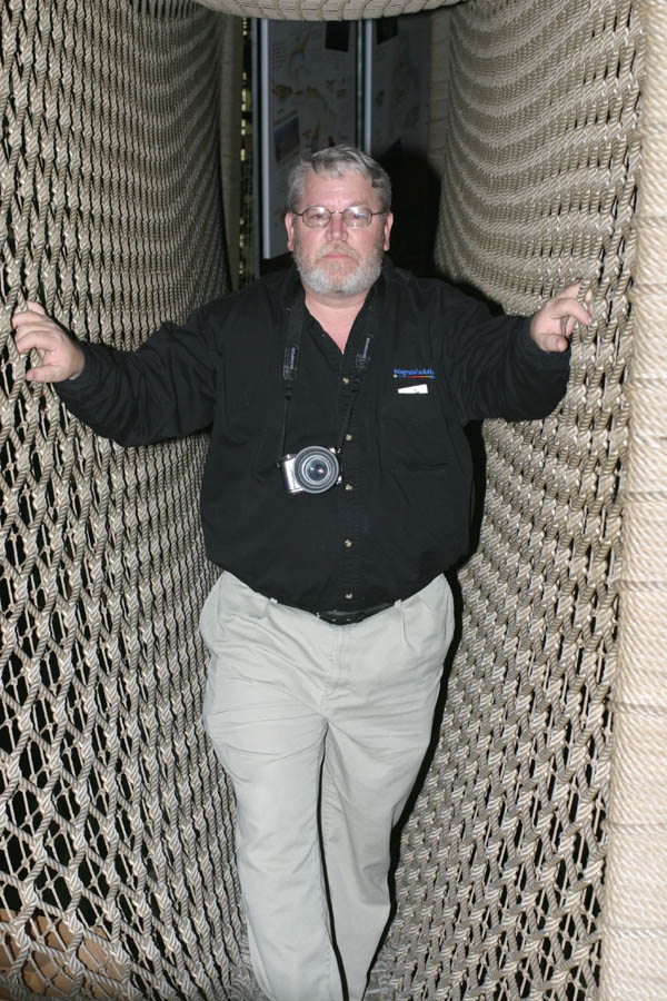 Dad on the rope bridge (50mm, f/6.3, 1/200sec, External Flash)<!--CRW_2055.CRW-->